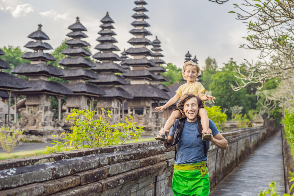 A dad and child visiting Uluwatu