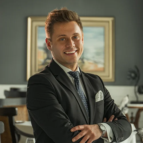 Tomas Kubart Maitre dHotel - Apéritif Restaurant